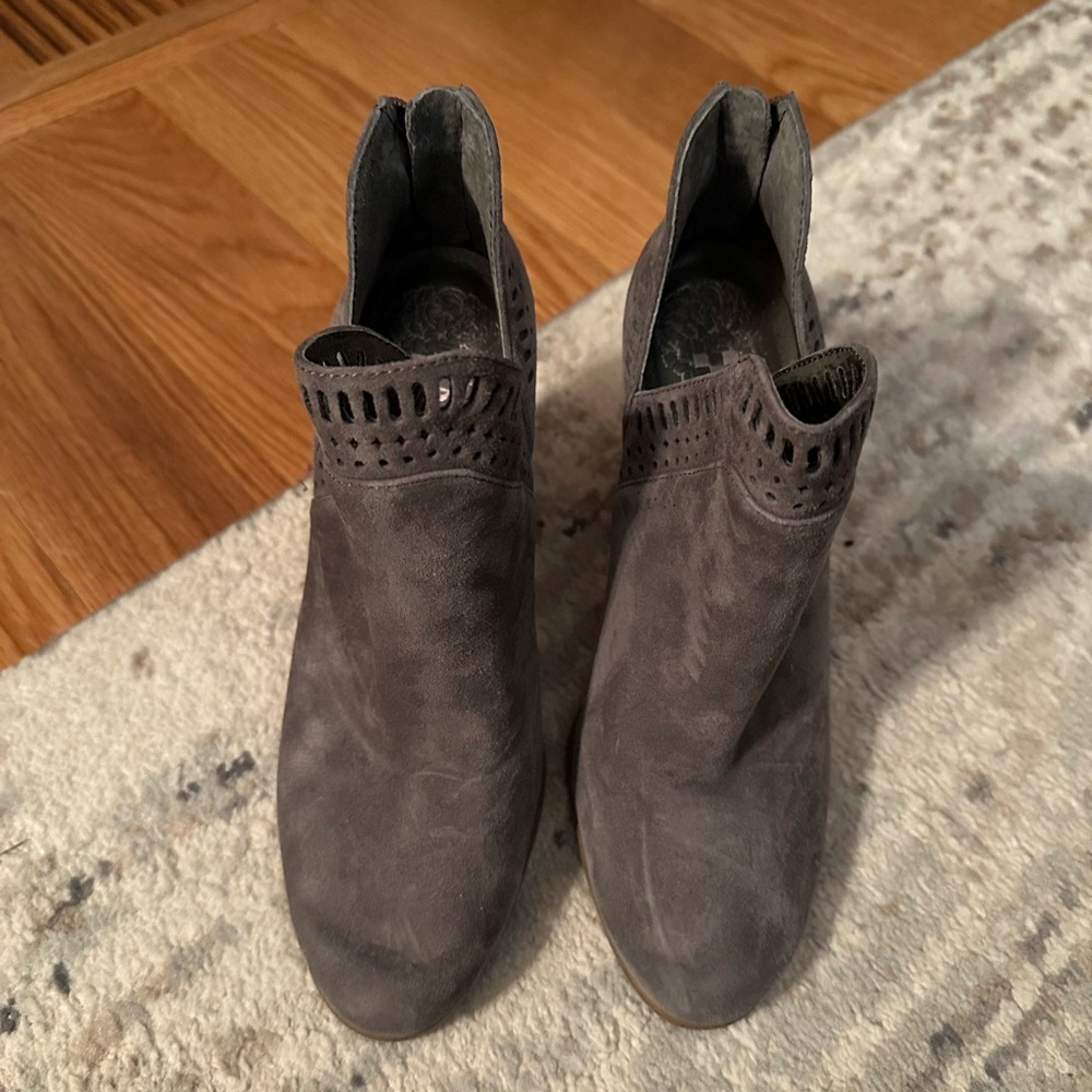 Women's Gray Ankle Boots, Vince Camuto , size 5